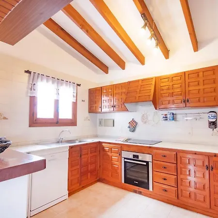 Villa Yvonne - Chill Out, Free Wifi, Close To Facilities