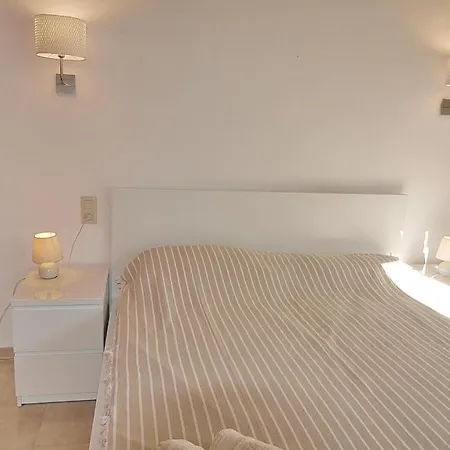 Yvonne - Chill Out, Free Wifi, Close To Facilities