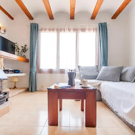 Yvonne - Chill Out, Free Wifi, Close To Facilities