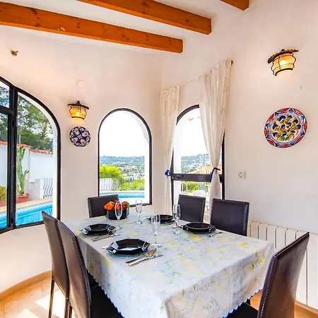 Yvonne - Chill Out, Free Wifi, Close To Facilities Villa *