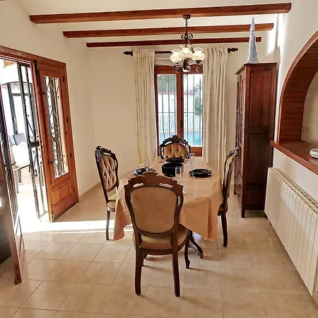 Yvonne - Chill Out, Free Wifi, Close To Facilities