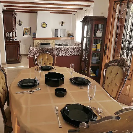 Villa Yvonne - Chill Out, Free Wifi, Close To Facilities *